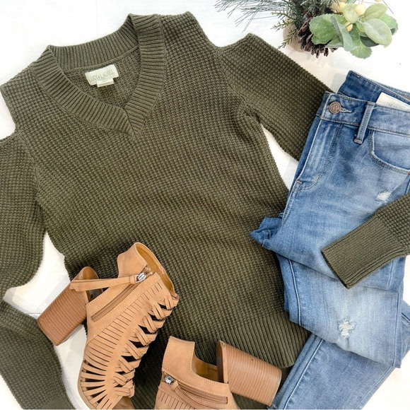 Anthropologie Lucy & Laurel green cold shoulder tunic sweater ❤️ - Picture 2 of 6